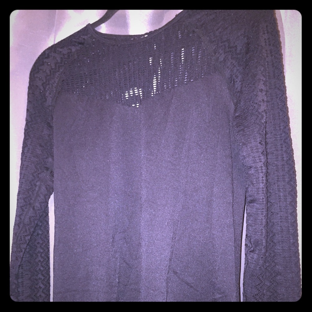 FLASH SALE!! Fabletics Jeanie Long- Sleeve Top